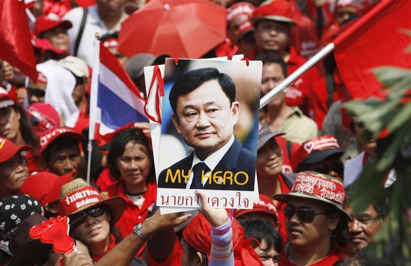 Red shirt protestors holding up a picture of Thaksin